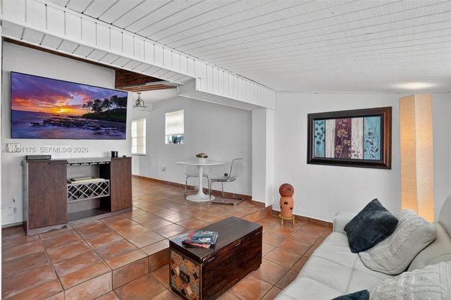 10055 SW 52nd Ter, Miami, FL 33165