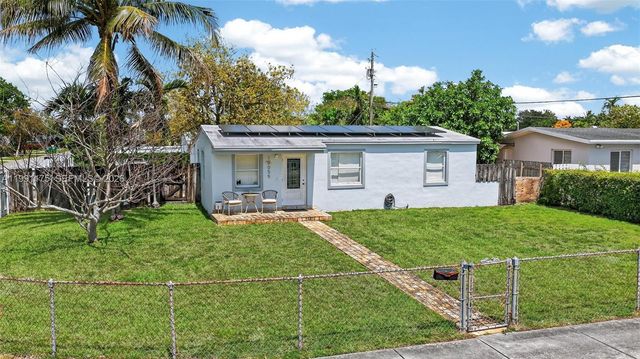 10055 SW 52nd Ter, Miami, FL 33165