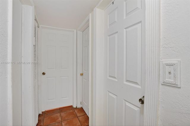 10055 SW 52nd Ter, Miami, FL 33165