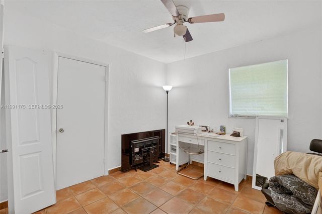 10055 SW 52nd Ter, Miami, FL 33165