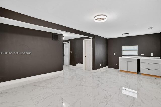 10055 SW 52nd Ter, Miami, FL 33165