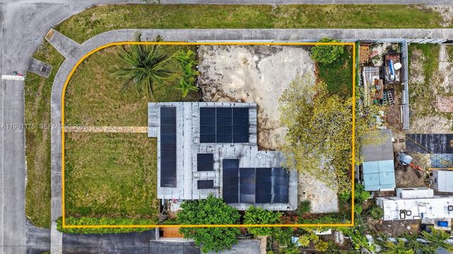 10055 SW 52nd Ter, Miami, FL 33165