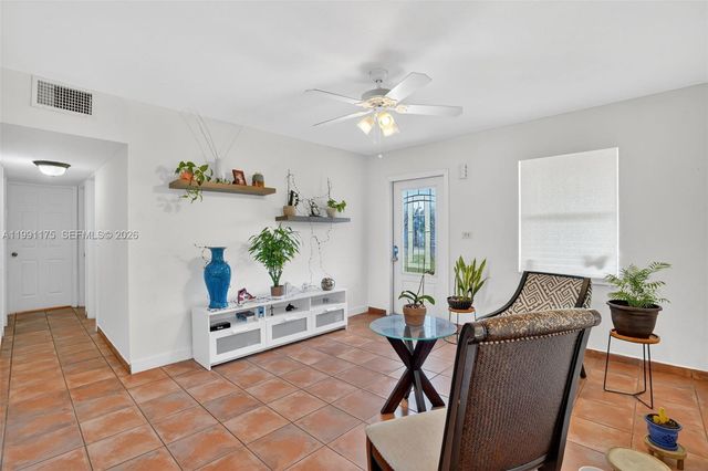 10055 SW 52nd Ter, Miami, FL 33165