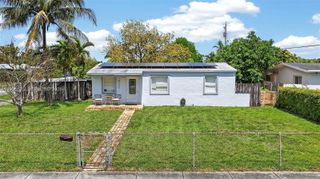 10055 SW 52nd Ter, Miami, FL 33165