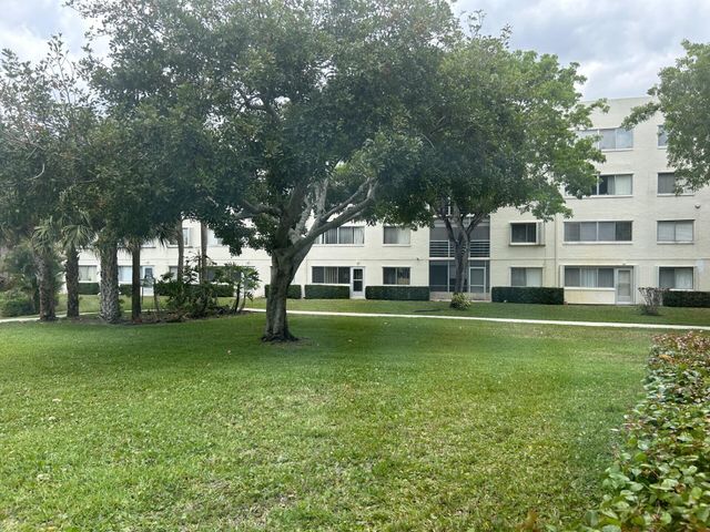 729 Lori Drive 101, Palm Springs, FL 33461