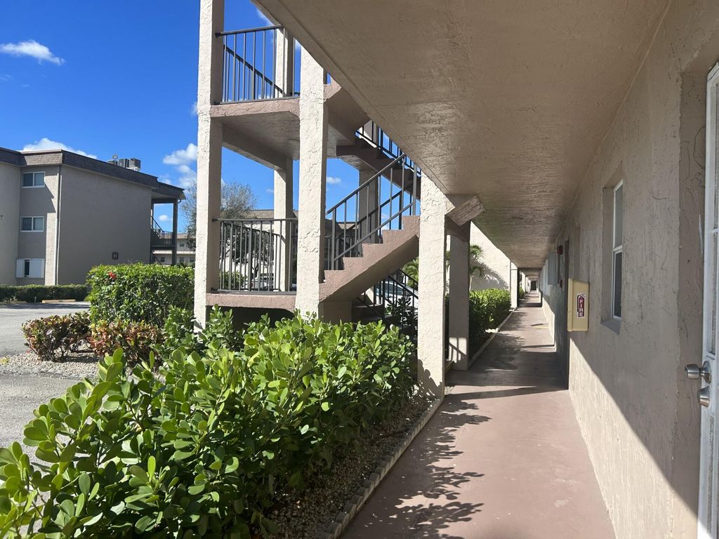 729 Lori Drive 101, Palm Springs, FL 33461