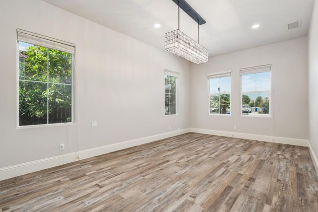3234 Quincy Avenue, Clovis, CA 93619