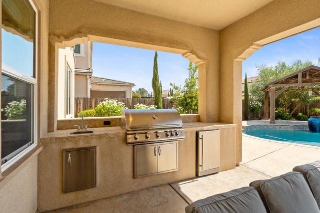 3234 Quincy Avenue, Clovis, CA 93619