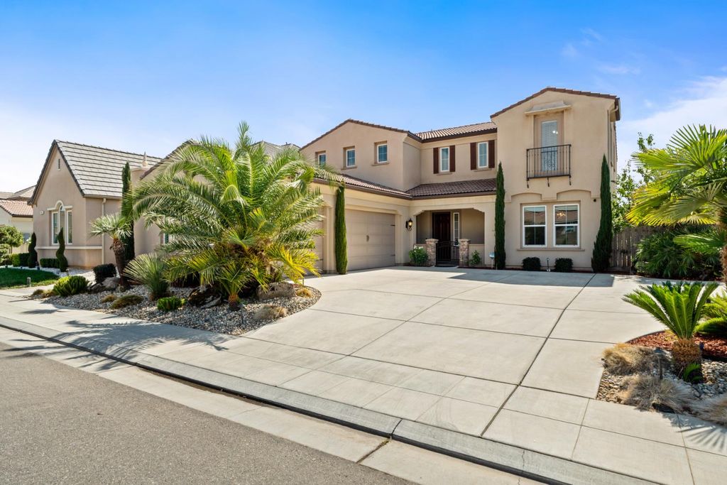 3234 Quincy Avenue, Clovis, CA 93619