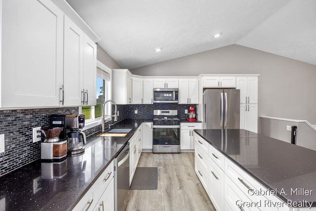13555 Becker Court Ne, Nelson Twp, MI 49319