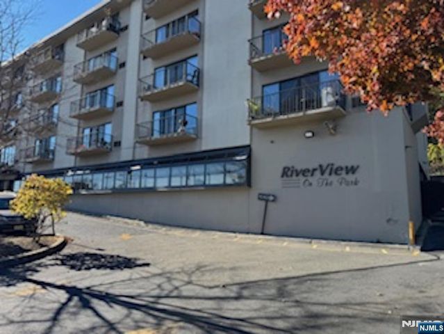 1150 River Road 2D, Edgewater, NJ 07020