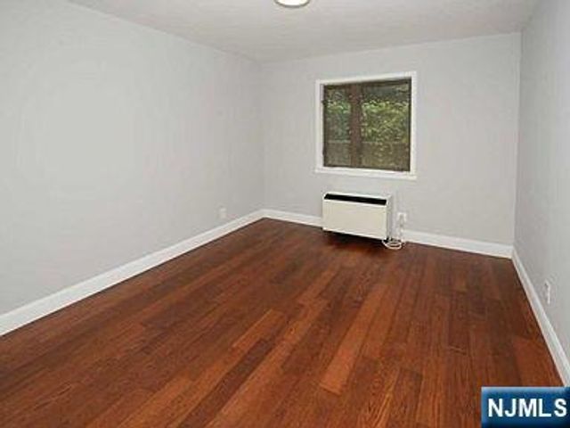 1150 River Road 2D, Edgewater, NJ 07020