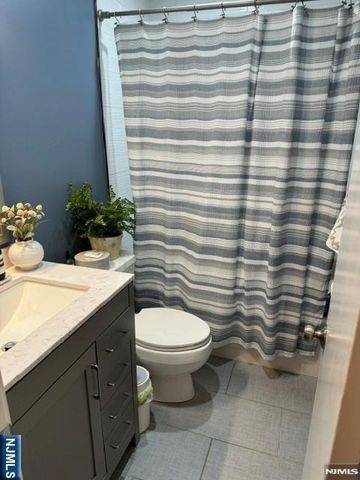 1150 River Road 2D, Edgewater, NJ 07020