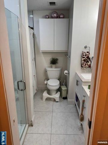 1150 River Road 2D, Edgewater, NJ 07020