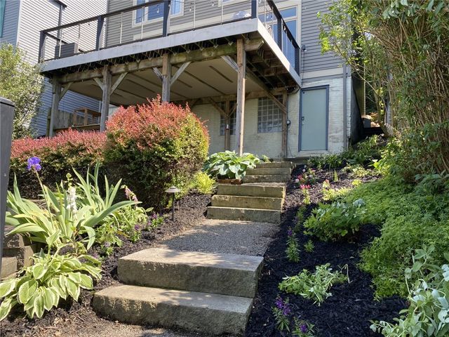 101 Brosville St, South Side, PA 15203