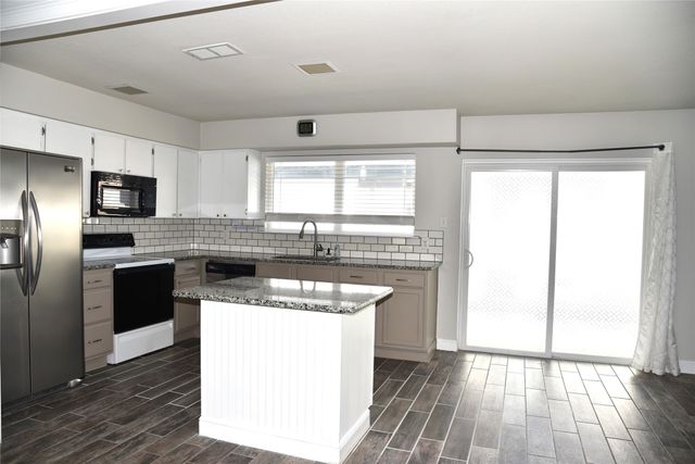 1001 Roky Court, Fort Worth, TX 76114