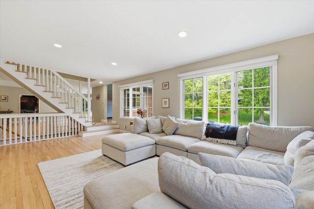 1041 Heather Way, Ann Arbor, MI 48104