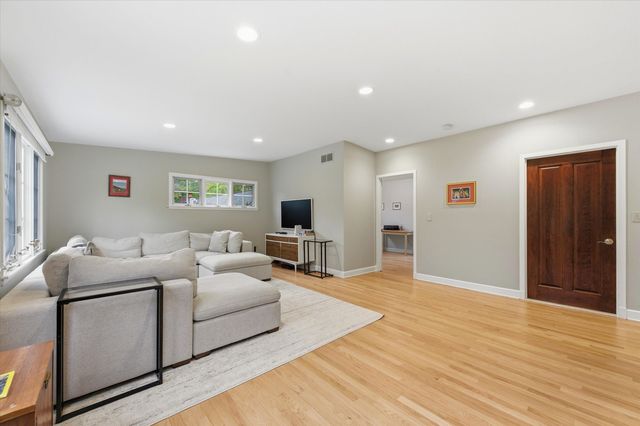 1041 Heather Way, Ann Arbor, MI 48104