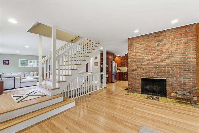 1041 Heather Way, Ann Arbor, MI 48104