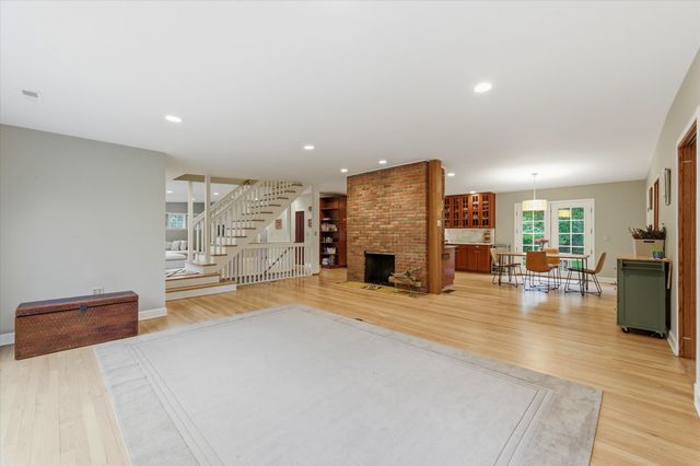 1041 Heather Way, Ann Arbor, MI 48104