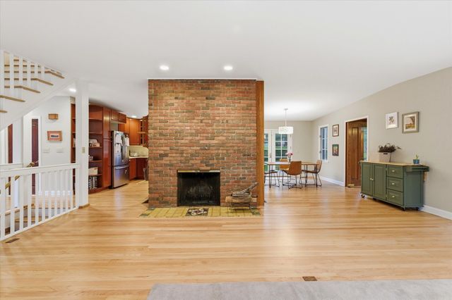 1041 Heather Way, Ann Arbor, MI 48104