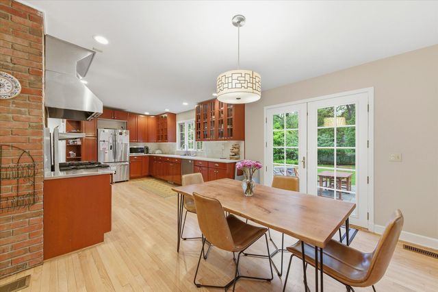 1041 Heather Way, Ann Arbor, MI 48104