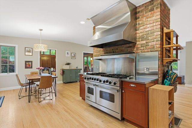 1041 Heather Way, Ann Arbor, MI 48104