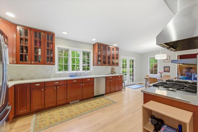 1041 Heather Way, Ann Arbor, MI 48104