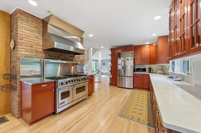 1041 Heather Way, Ann Arbor, MI 48104