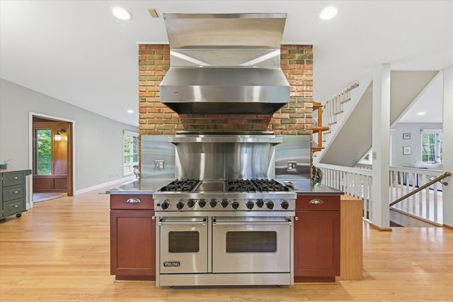 1041 Heather Way, Ann Arbor, MI 48104