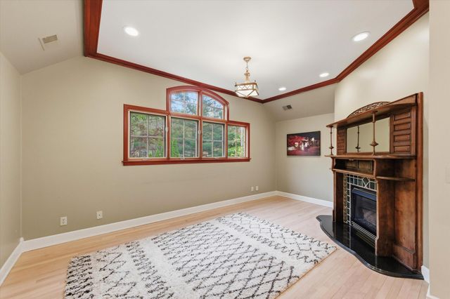 1041 Heather Way, Ann Arbor, MI 48104