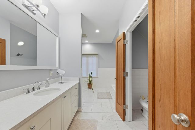 1041 Heather Way, Ann Arbor, MI 48104