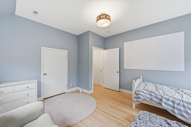1041 Heather Way, Ann Arbor, MI 48104