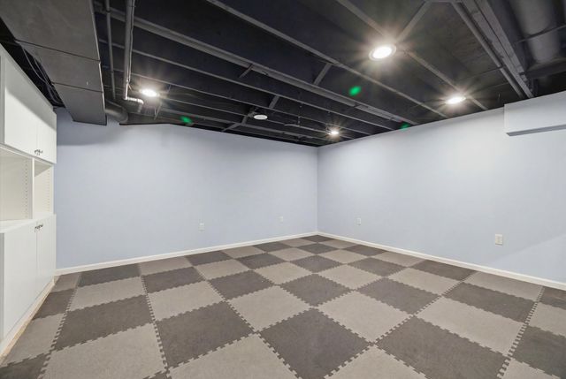 1041 Heather Way, Ann Arbor, MI 48104