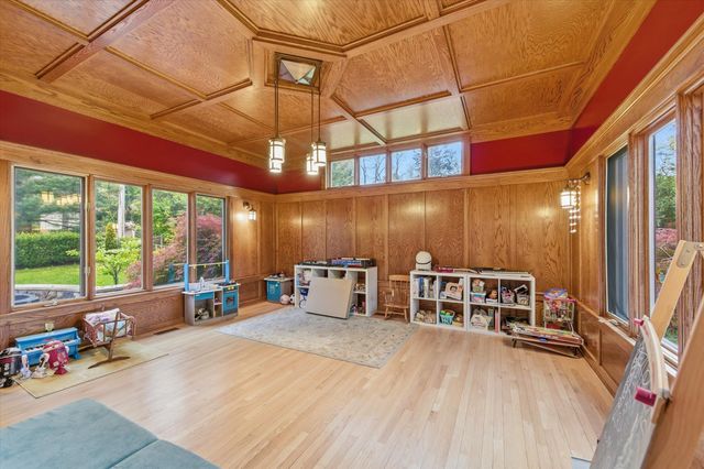 1041 Heather Way, Ann Arbor, MI 48104