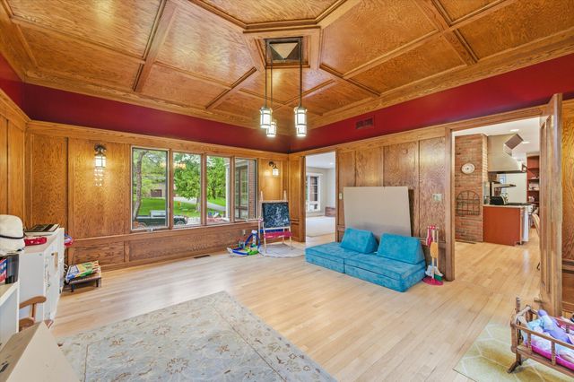 1041 Heather Way, Ann Arbor, MI 48104