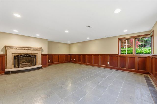 1041 Heather Way, Ann Arbor, MI 48104