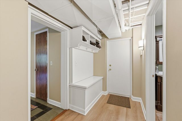 1041 Heather Way, Ann Arbor, MI 48104