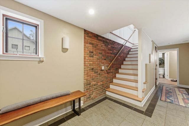 1041 Heather Way, Ann Arbor, MI 48104