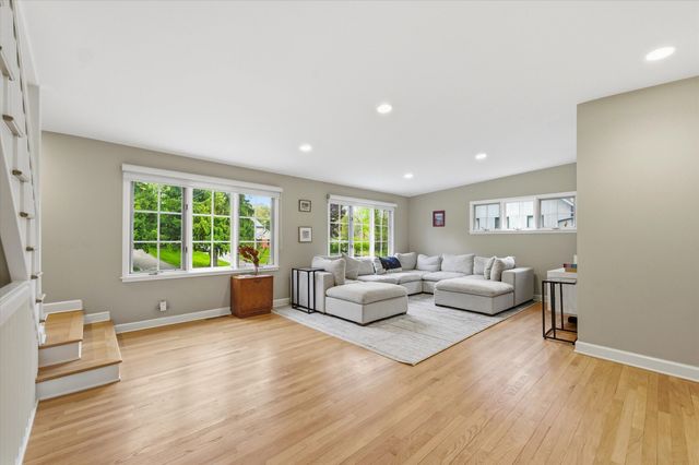 1041 Heather Way, Ann Arbor, MI 48104