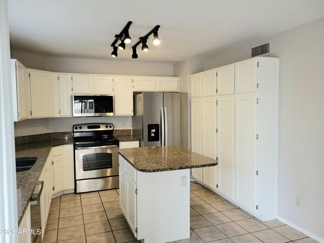 931 N WHALERS COVE Drive, Gilbert, AZ 85234