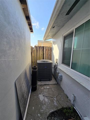 19261 SW 118th Ct, Miami, FL 33177