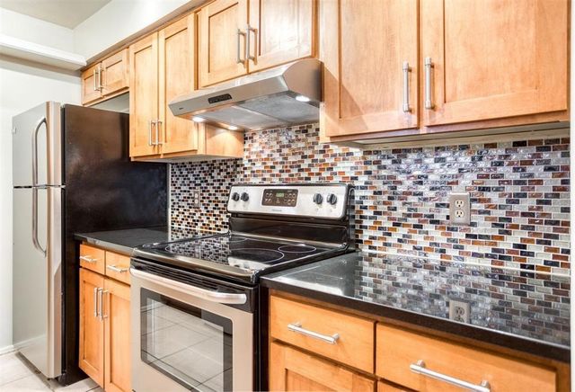 10536 Stone Canyon Road 216, Dallas, TX 75230