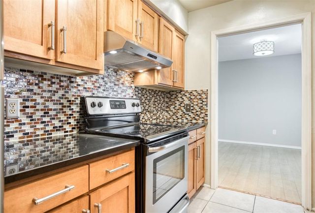 10536 Stone Canyon Road 216, Dallas, TX 75230