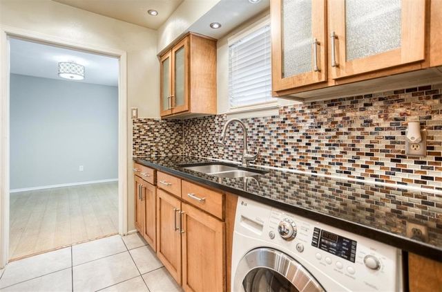 10536 Stone Canyon Road 216, Dallas, TX 75230