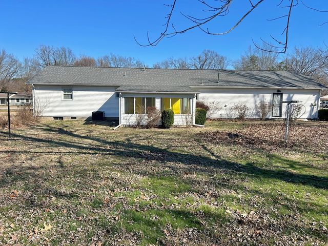 120 Southwest Drive, Harrisburg, IL 62946