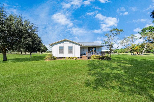 16076 Highway 105, Cleveland, TX 77327