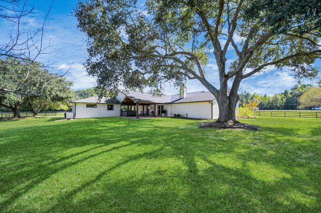 16076 Highway 105, Cleveland, TX 77327