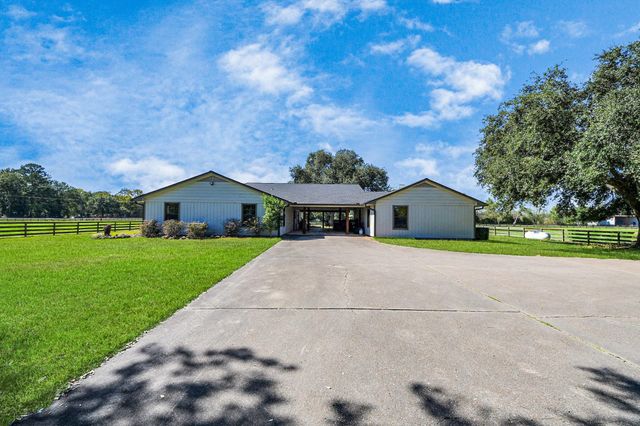 16076 Highway 105, Cleveland, TX 77327