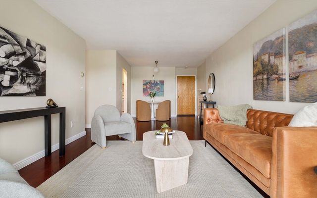 164 Galen St 64, Watertown, MA 02472